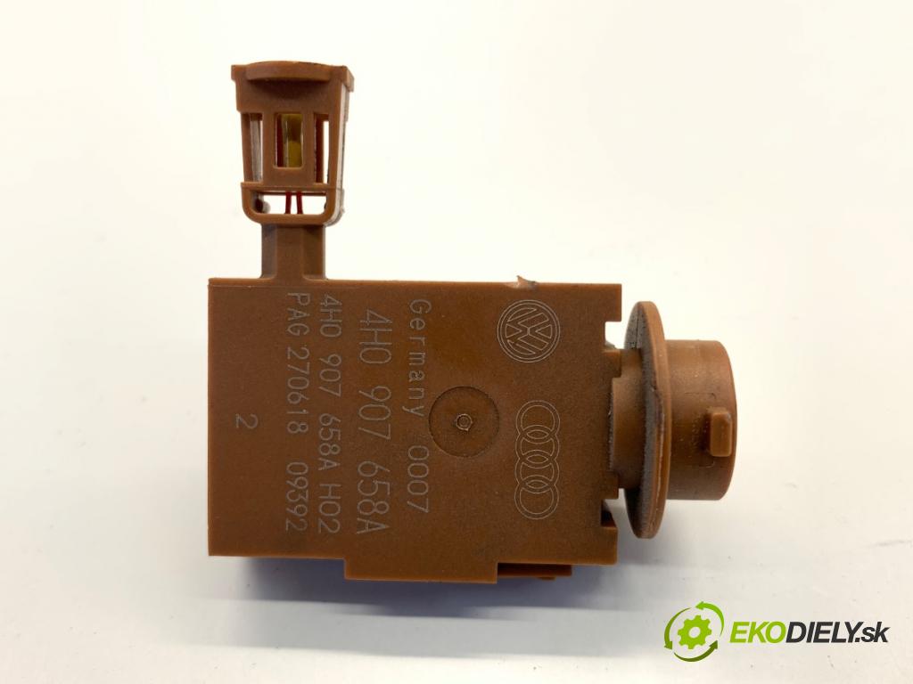 AUDI A4 B9 sedan 2018 185 kW 2.0 TFSI quattro 1984 Snímač kvality vzduchu 4H0907658A