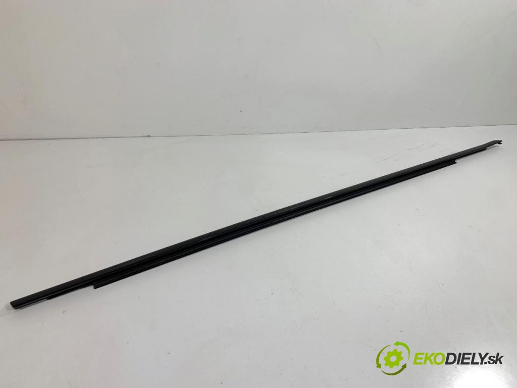 AUDI A4 B9 sedan 2018 185 kW 2.0 TFSI quattro 1984 Lišta Sbírání: predný pravy 8W0853284