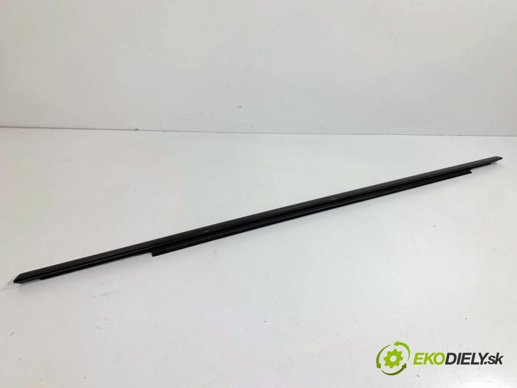 AUDI A4 B9 sedan 2018 185 kW 2.0 TFSI quattro 1984 Lišta Sbírání: zad pravy 8W0853764