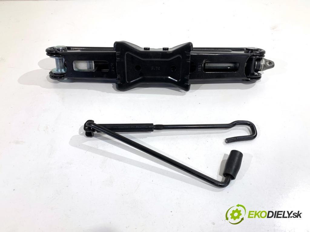 AUDI A4 B9 sedan 2018 185 kW 2.0 TFSI quattro 1984 ZVEDÁK: - mechanismus 8W0011031D