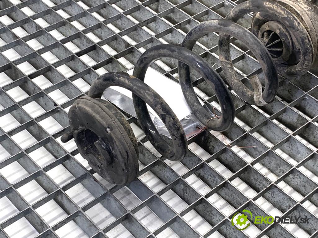 AUDI A4 B9 sedan 2018 185 kW 2.0 TFSI quattro 1984 Pružina zad  (Kľučka dverí ostatné)