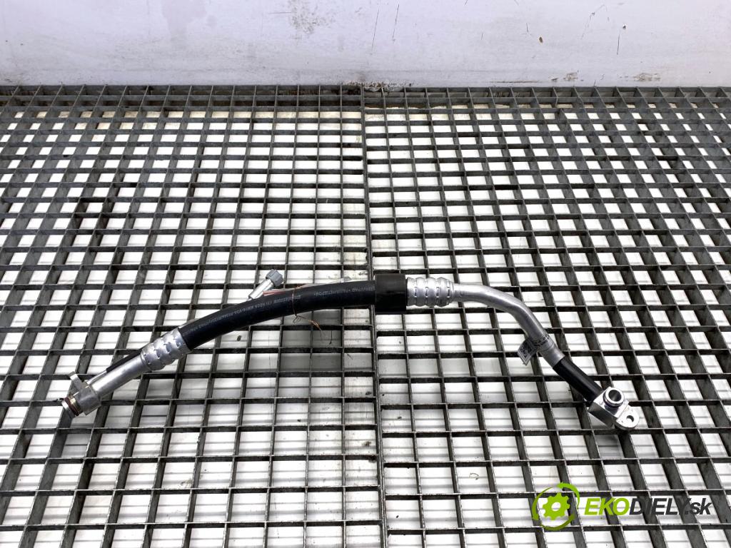 AUDI A4 B9 sedan 2018 185 kW 2.0 TFSI quattro 1984 rúrka klimatizace 8W1816740 (Trubka klimatizace)