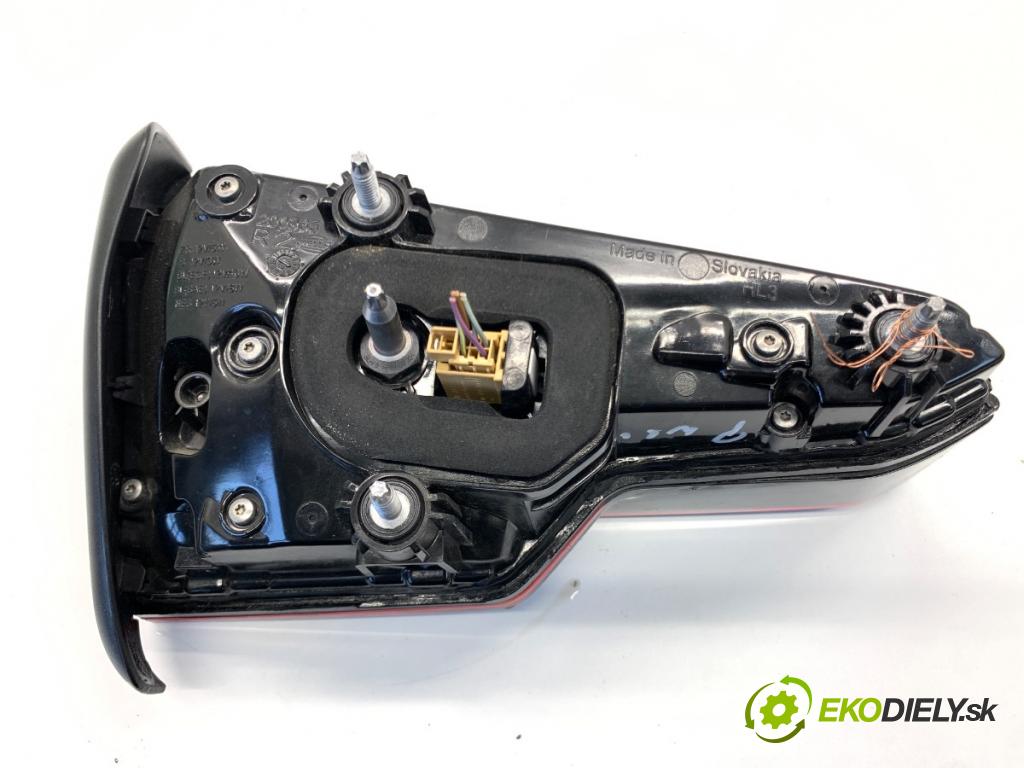 AUDI A4 B9 sedan 2018 185 kW 2.0 TFSI quattro 1984 Svetlo zad pravá vnútorná 8W5945094D (Kľučka dverí ostatné)