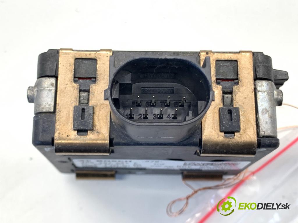 AUDI A4 B9 sedan 2018 185 kW 2.0 TFSI quattro 1984 ASISTENT: PASA RADAR: pravy 4M0907566E