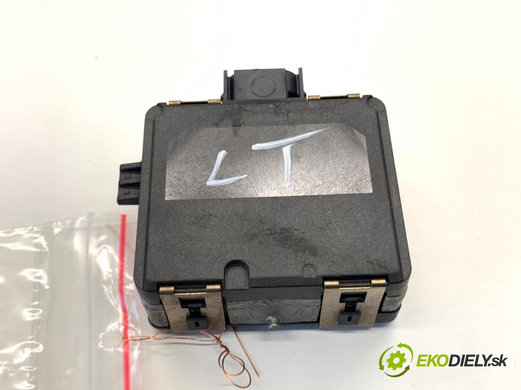 AUDI A4 B9 sedan 2018 185 kW 2.0 TFSI quattro 1984 ASISTENT: PASA RADAR: ľavy 4M0907590E