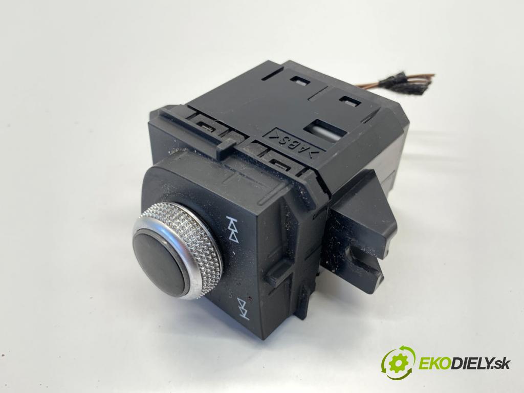 AUDI A4 B9 sedan 2018 185 kW 2.0 TFSI quattro 1984 Panel ovládania radia 8W1919616 (Prepínacie páčky pod volantom)