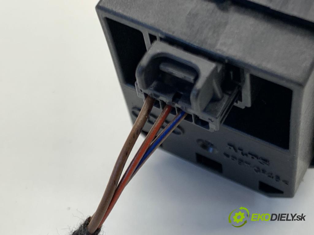 AUDI A4 B9 sedan 2018 185 kW 2.0 TFSI quattro 1984 Panel ovládania radia 8W1919616 (Prepínacie páčky pod volantom)