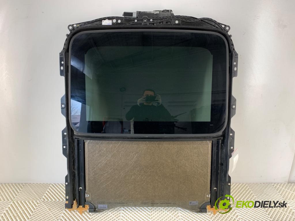 AUDI A4 B9 sedan 2018 185 kW 2.0 TFSI quattro 1984 strešné okno 8W5877041B (Sklo karosérie)