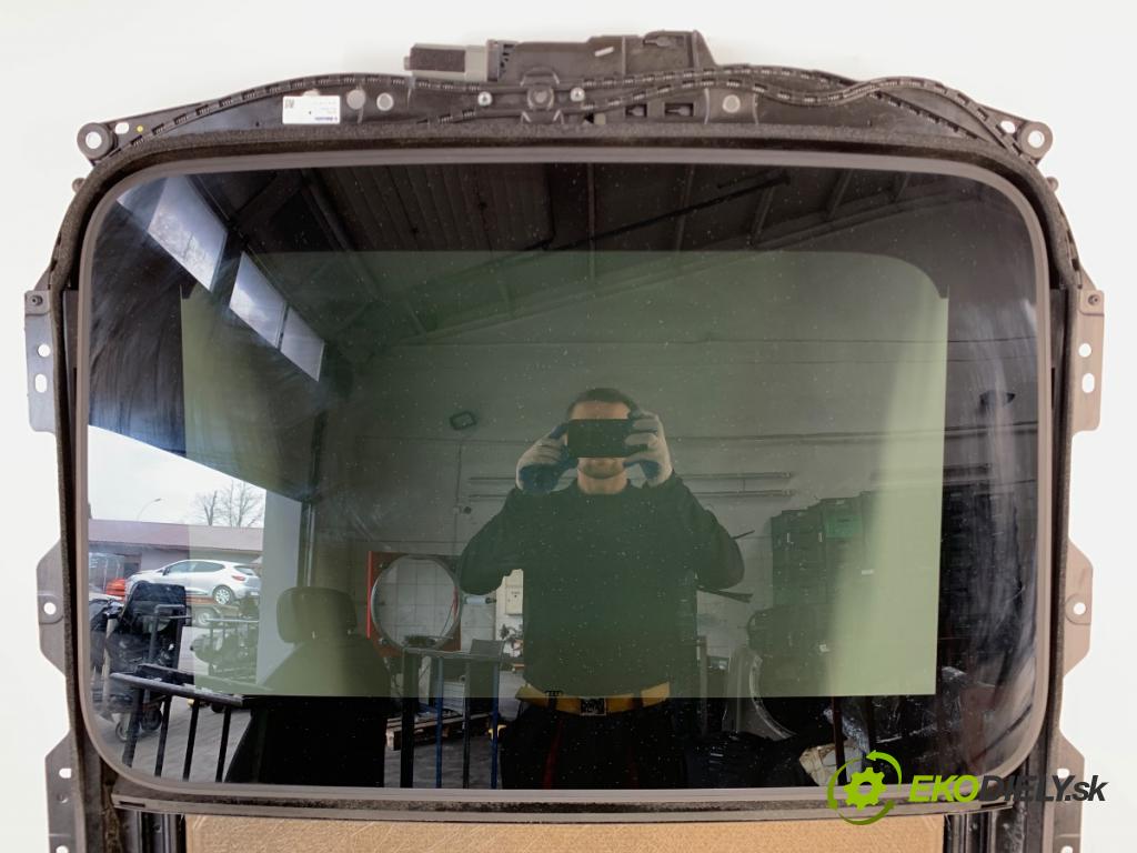 AUDI A4 B9 sedan 2018 185 kW 2.0 TFSI quattro 1984 strešné okno 8W5877041B (Sklo karosérie)