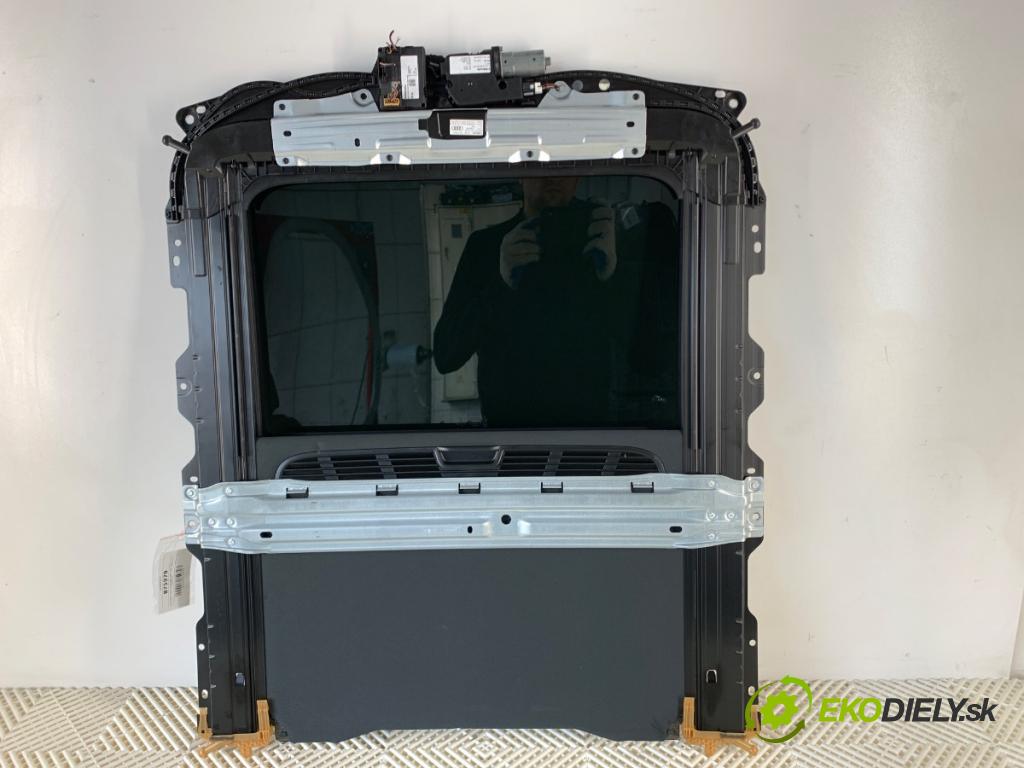 AUDI A4 B9 sedan 2018 185 kW 2.0 TFSI quattro 1984 strešné okno 8W5877041B (Sklo karosérie)