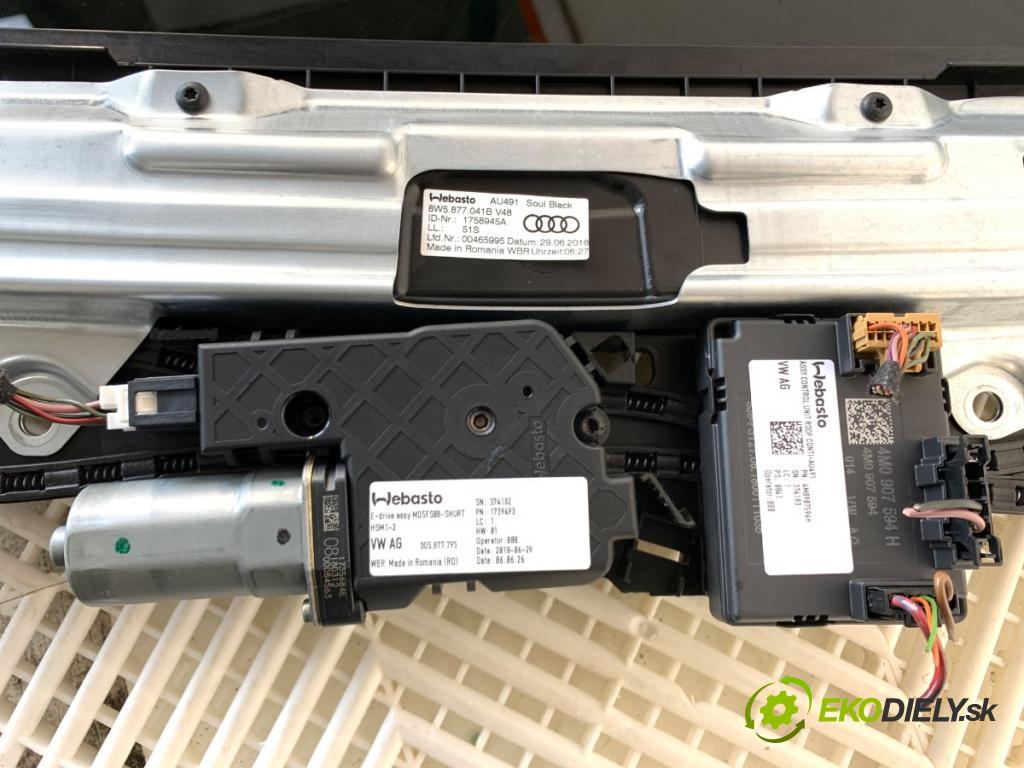 AUDI A4 B9 sedan 2018 185 kW 2.0 TFSI quattro 1984 strešné okno 8W5877041B (Sklo karosérie)