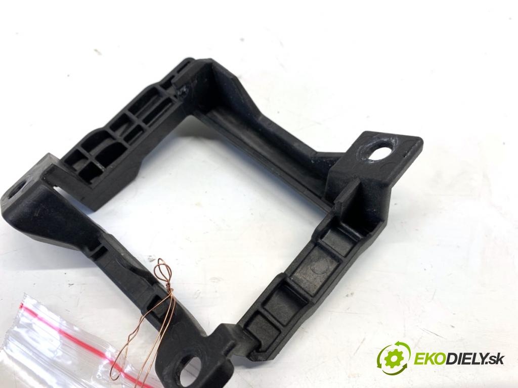 AUDI A4 B9 sedan 2018 185 kW 2.0 TFSI quattro 1984 Uchytenie RADAR: DISTRONIC ľave 8W0907175