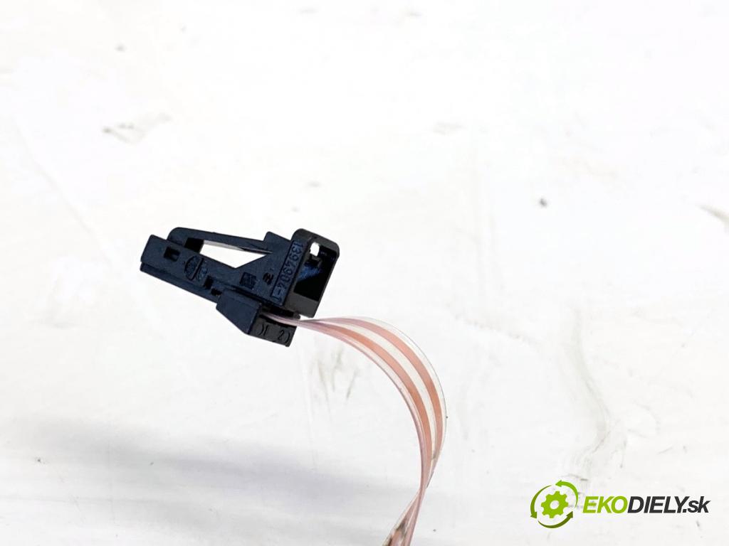 AUDI A4 B9 sedan 2018 185 kW 2.0 TFSI quattro 1984 Lišta Násada prahu predný ľavá strana S-LINE 8W0947418A