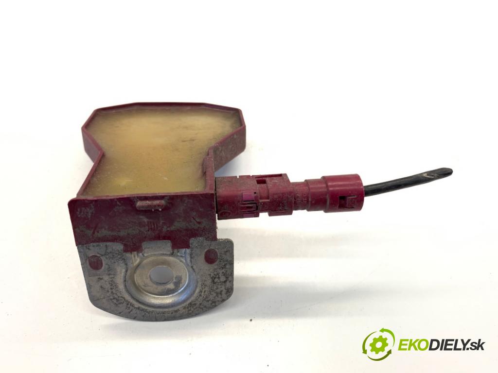 AUDI A4 B9 sedan 2018 185 kW 2.0 TFSI quattro 1984 Zosilňovač antény 4M0035507