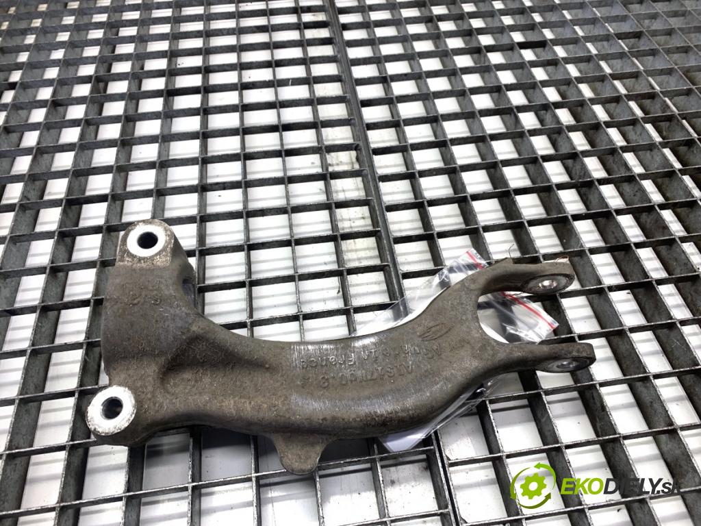 AUDI A4 B9 sedan 2018 185 kW 2.0 TFSI quattro 1984 Rameno Uchytenie tlmiča pravy 8W0413038