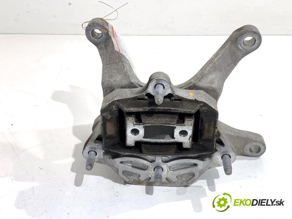 AUDI A4 B9 sedan 2018 185 kW 2.0 TFSI quattro 1984 Držiak prevodovky 8W0399156