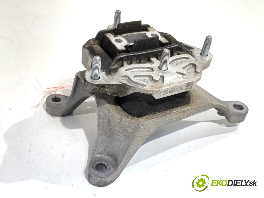 AUDI A4 B9 sedan 2018 185 kW 2.0 TFSI quattro 1984 držák převodovky 8W0399156