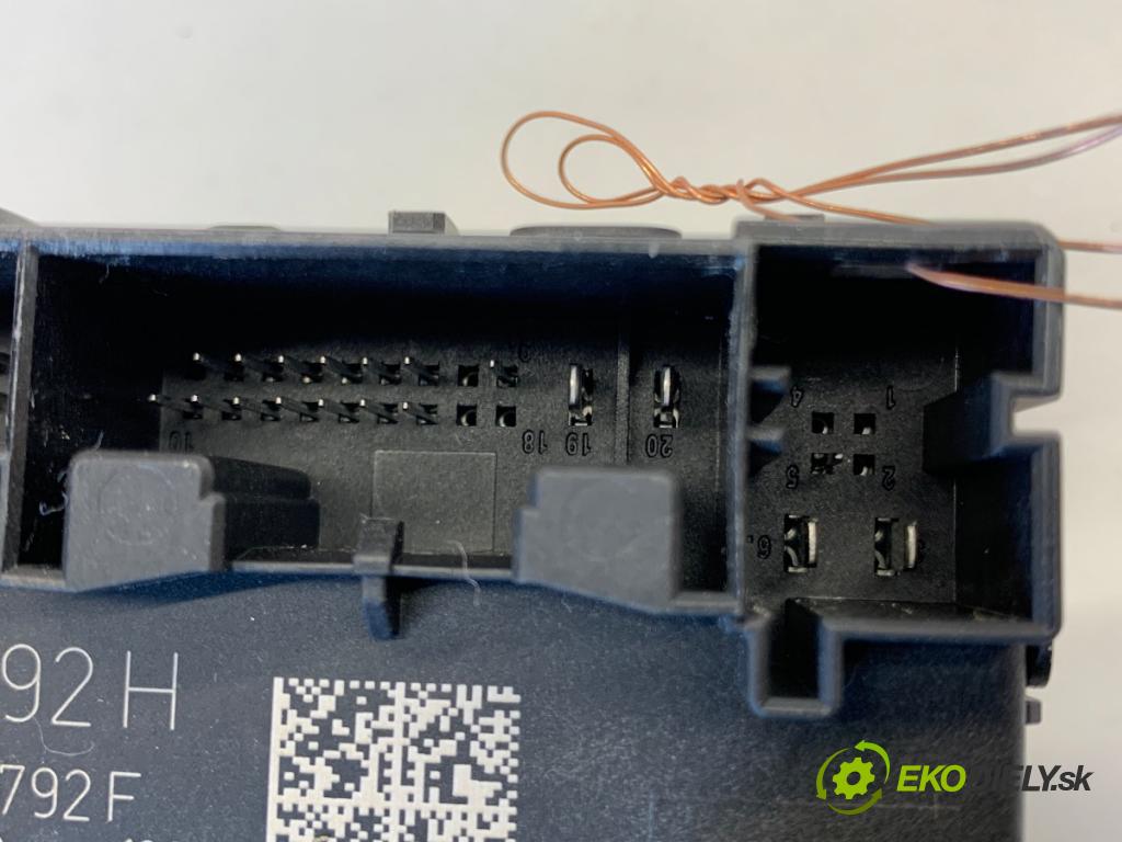 AUDI A4 B9 sedan 2018 185 kW 2.0 TFSI quattro 1984 Modul Dvere predný pravy 4M0959792H