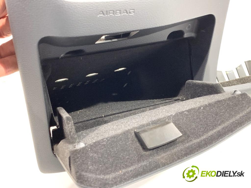 AUDI A4 B9 sedan 2018 185 kW 2.0 TFSI quattro 1984 Priehradka, kastlík volantu 8W1857925