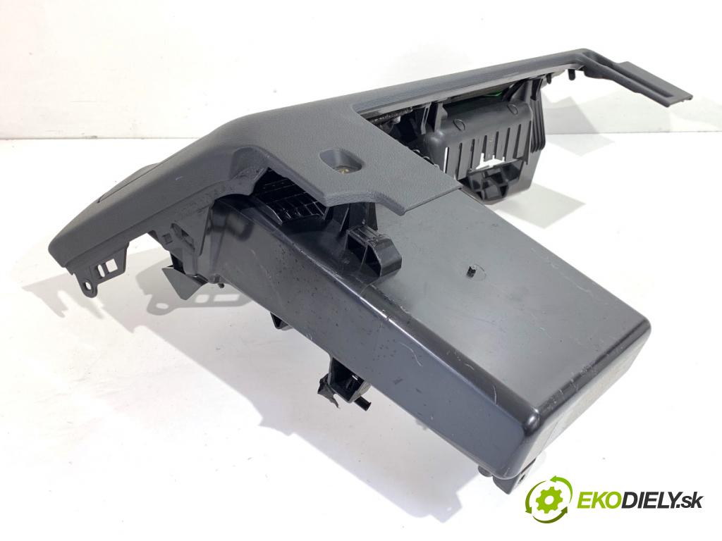 AUDI A4 B9 sedan 2018 185 kW 2.0 TFSI quattro 1984 Priehradka, kastlík volantu 8W1857925