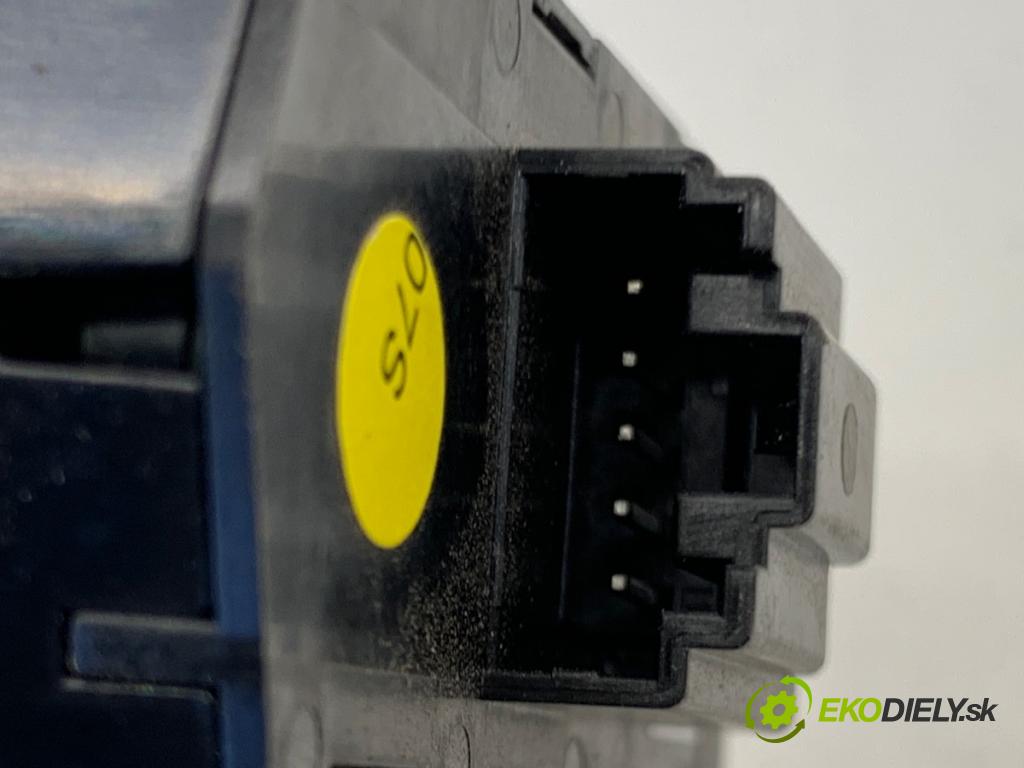 AUDI A4 B9 sedan 2018 185 kW 2.0 TFSI quattro 1984 Prepínač pamäte sedačky 8W0959769