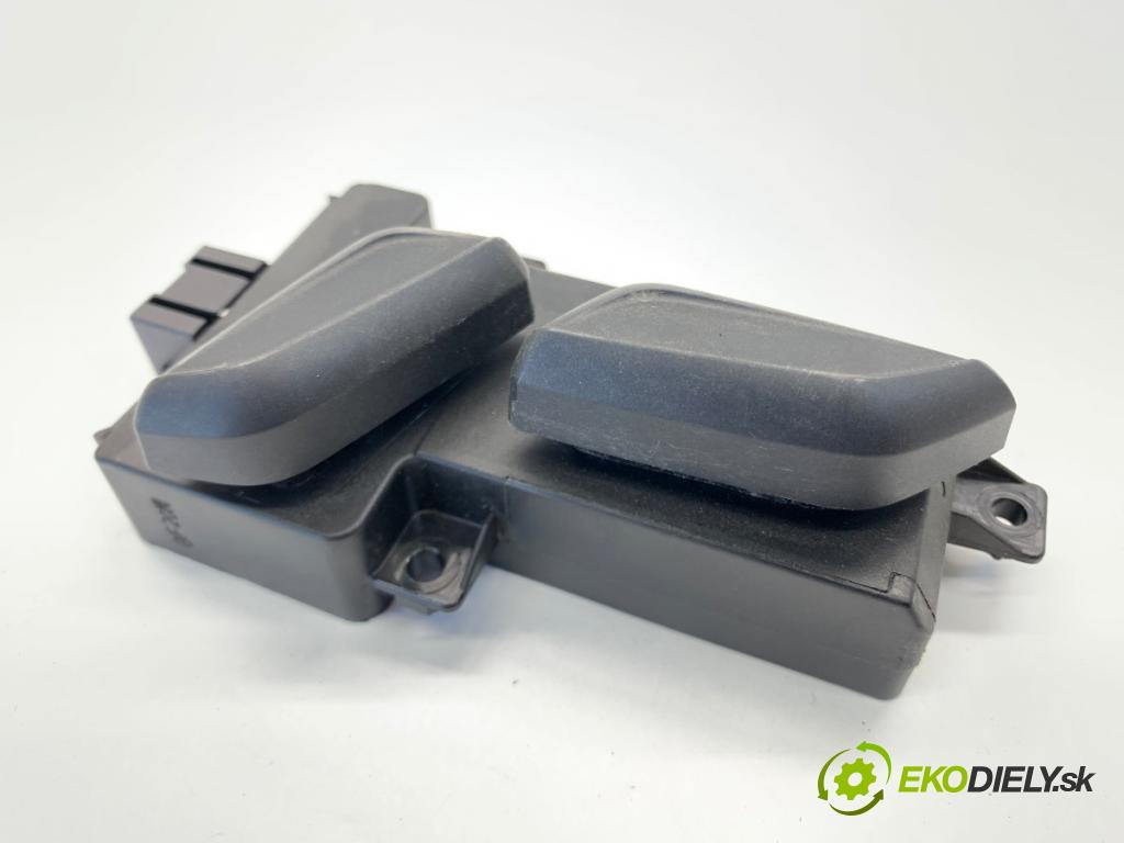 AUDI A4 B9 sedan 2018 185 kW 2.0 TFSI quattro 1984 Prepínač sedačky 8W0959747B