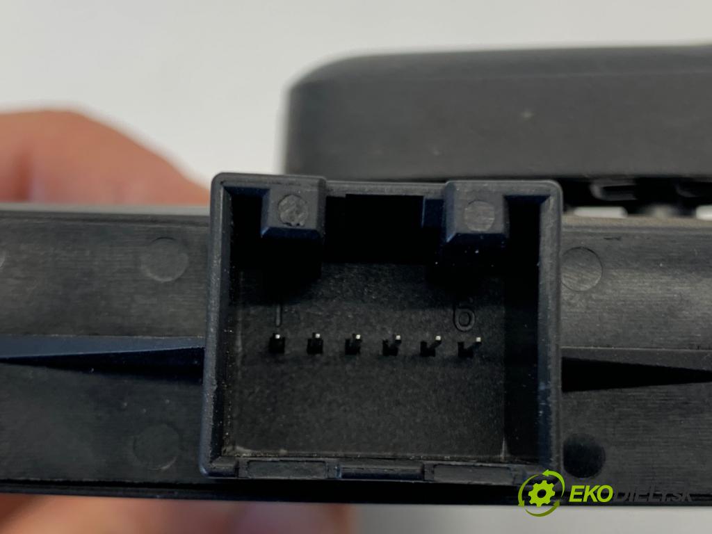 AUDI A4 B9 sedan 2018 185 kW 2.0 TFSI quattro 1984 Prepínač sedačky 8W0959747B