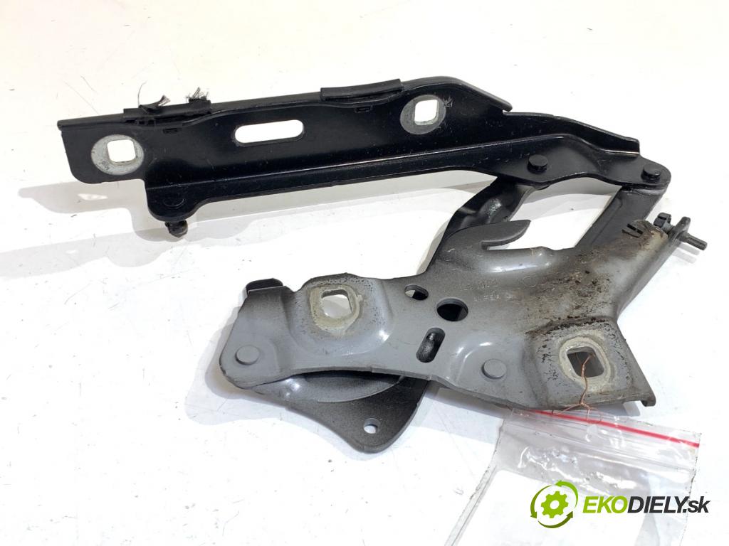 AUDI A4 B9 sedan 2018 185 kW 2.0 TFSI quattro 1984 Záves kapoty pravy predný 8W0823302D