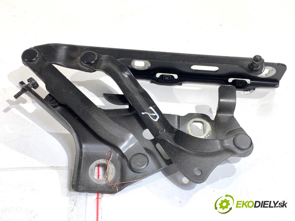 AUDI A4 B9 sedan 2018 185 kW 2.0 TFSI quattro 1984 Záves kapoty pravy predný 8W0823302D