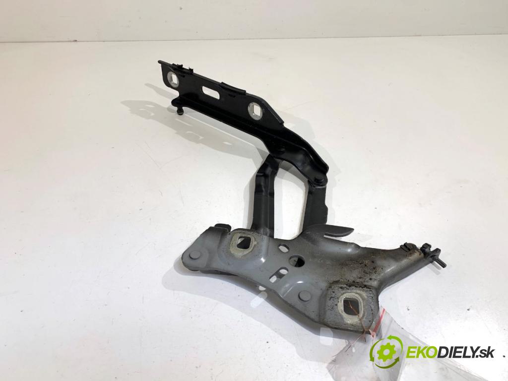 AUDI A4 B9 sedan 2018 185 kW 2.0 TFSI quattro 1984 Záves kapoty pravy predný 8W0823302D