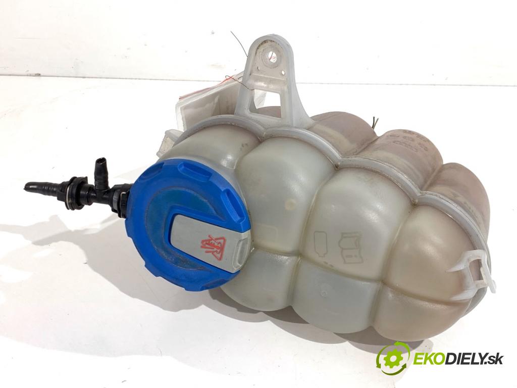 AUDI A4 B9 sedan 2018 185 kW 2.0 TFSI quattro 1984 nádržka vyrovnávací kapaliny chadicího 8W0121405F