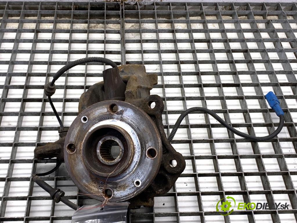 PEUGEOT 2008 I SUV 2016 96 kW 1.2 THP 130 / PureTech 130 1199 náboj pravý přední část 