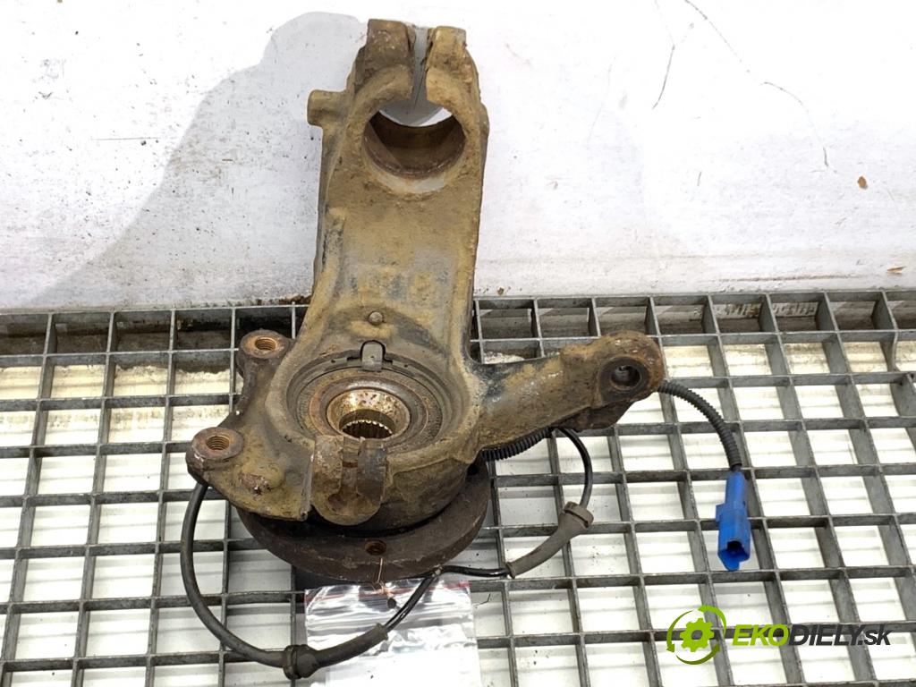 PEUGEOT 2008 I SUV 2016 96 kW 1.2 THP 130 / PureTech 130 1199 náboj pravý přední část