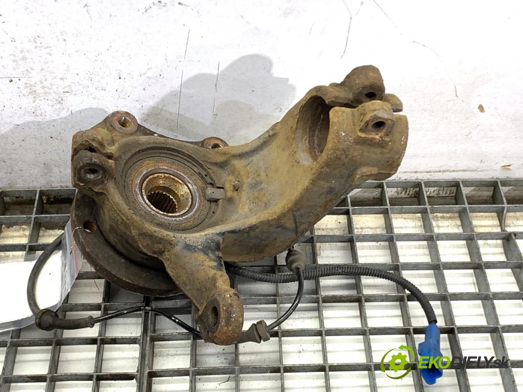 PEUGEOT 2008 I SUV 2016 96 kW 1.2 THP 130 / PureTech 130 1199 náboj pravý přední část