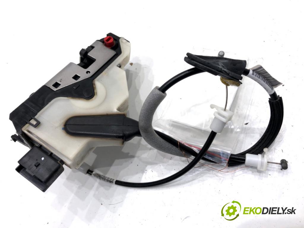 PEUGEOT 2008 I SUV 2016 96 kW 1.2 THP 130 / PureTech 130 1199 zámok Dvere ľavy zad 9812501280