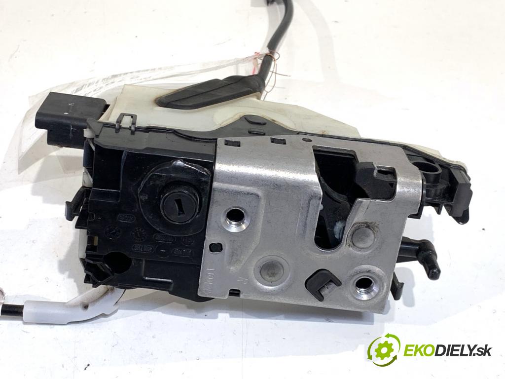 PEUGEOT 2008 I SUV 2016 96 kW 1.2 THP 130 / PureTech 130 1199 zámok dveře pravý přední část 9812500780