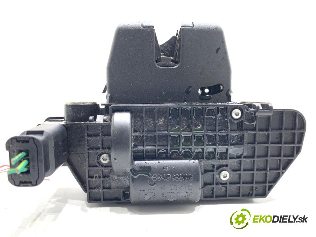 PEUGEOT 2008 I SUV 2016 96 kW 1.2 THP 130 / PureTech 130 1199 zámok dverí zad 9151487499