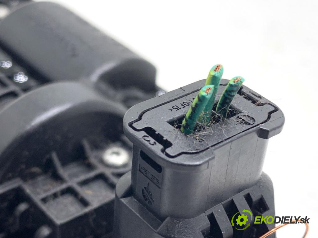 PEUGEOT 2008 I SUV 2016 96 kW 1.2 THP 130 / PureTech 130 1199 zámok dverí zad 9151487499