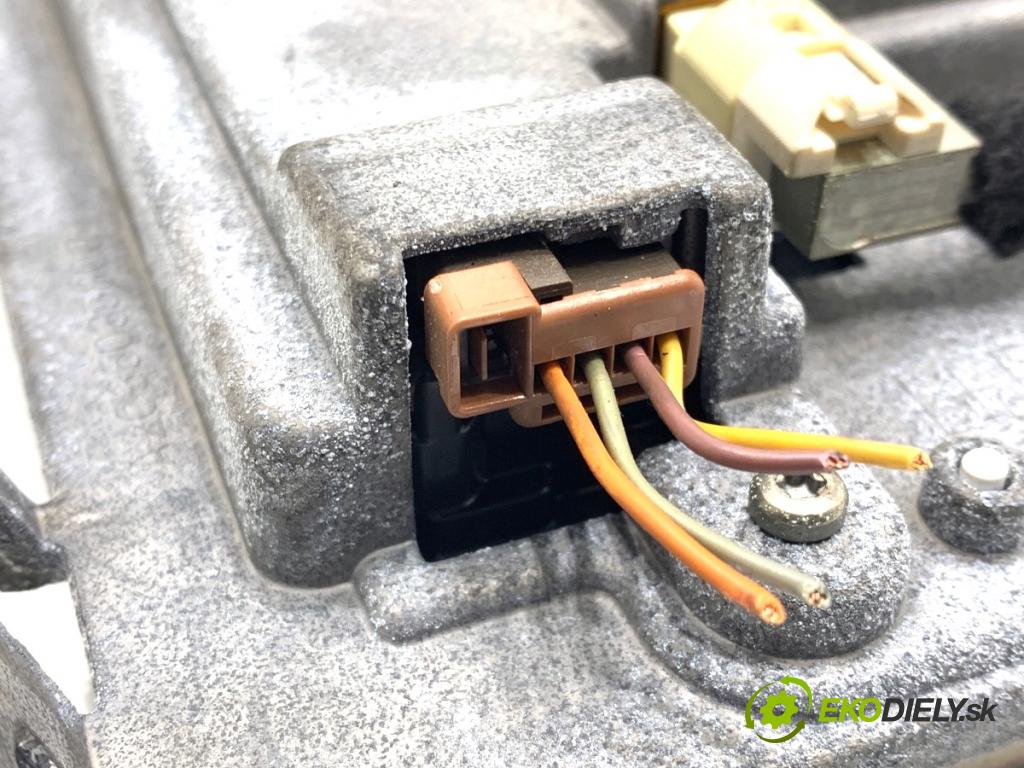 PEUGEOT 2008 I SUV 2016 96 kW 1.2 THP 130 / PureTech 130 1199 Displej 9812862880 (Přístrojová deska)