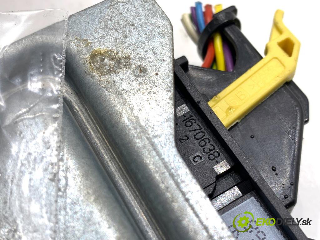 PEUGEOT 2008 I SUV 2016 96 kW 1.2 THP 130 / PureTech 130 1199 senzor airbag 9812713780 (Snímač)