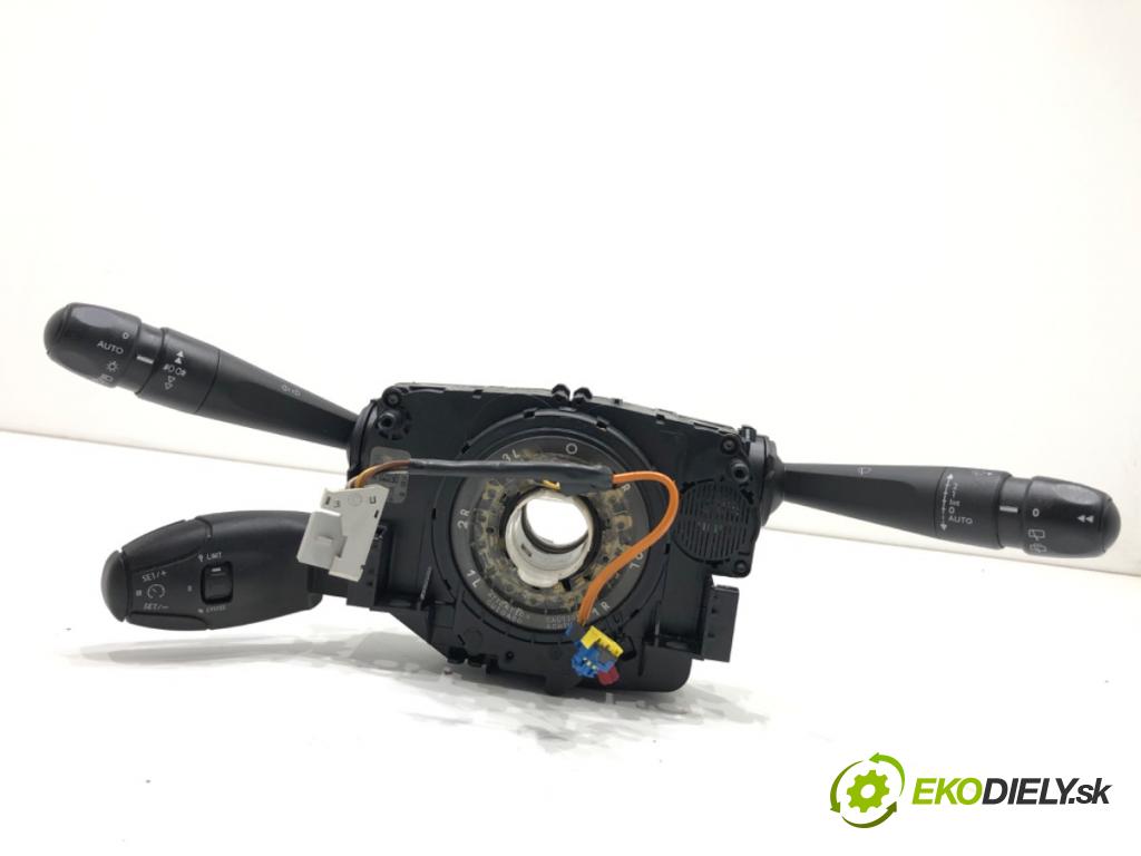 PEUGEOT 2008 I SUV 2016 96 kW 1.2 THP 130 / PureTech 130 1199 Prepínač kombinovaný E10677120 (Prepínacie páčky pod volantom)