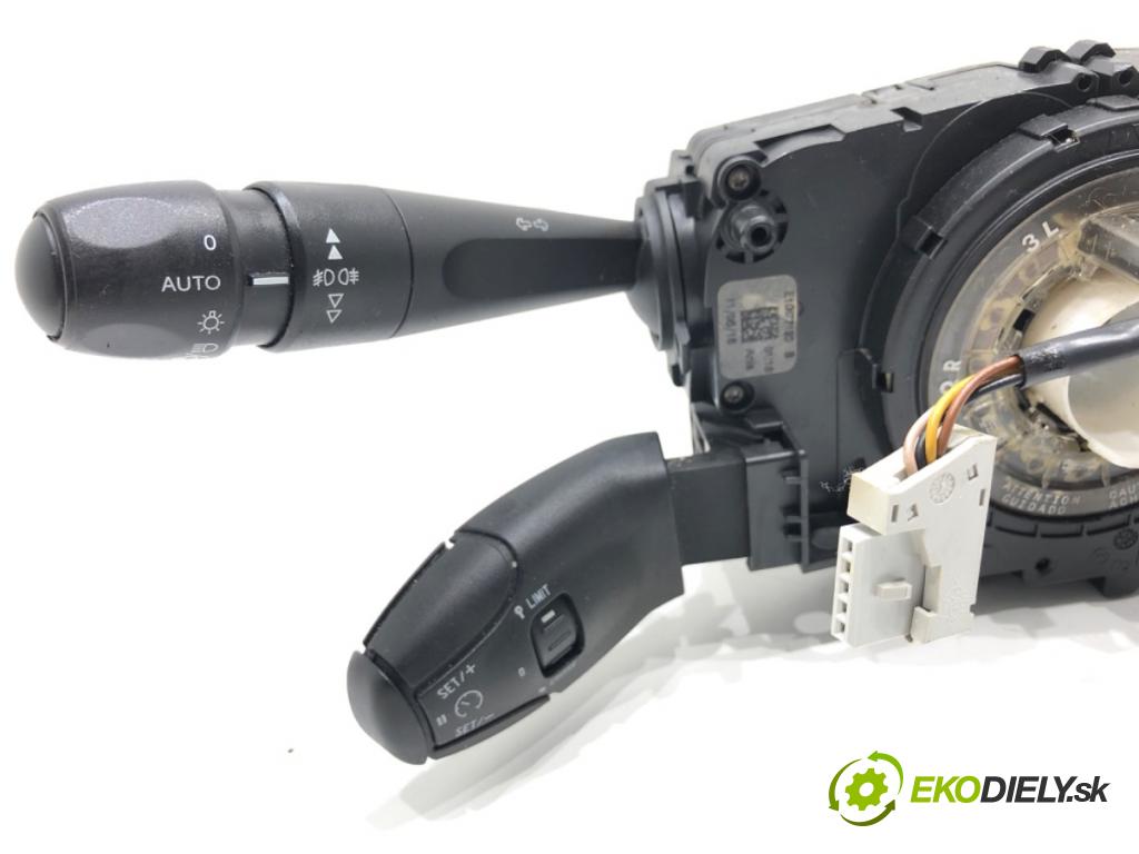 PEUGEOT 2008 I SUV 2016 96 kW 1.2 THP 130 / PureTech 130 1199 Prepínač kombinovaný E10677120 (Prepínacie páčky pod volantom)