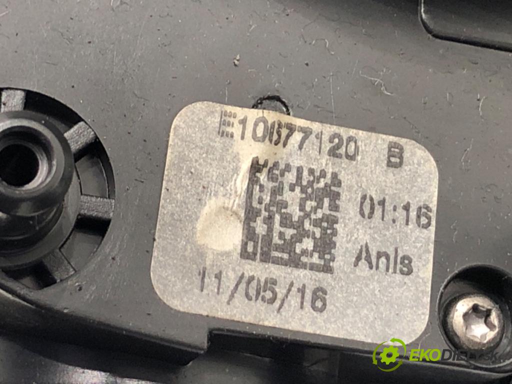 PEUGEOT 2008 I SUV 2016 96 kW 1.2 THP 130 / PureTech 130 1199 Prepínač kombinovaný E10677120 (Prepínacie páčky pod volantom)