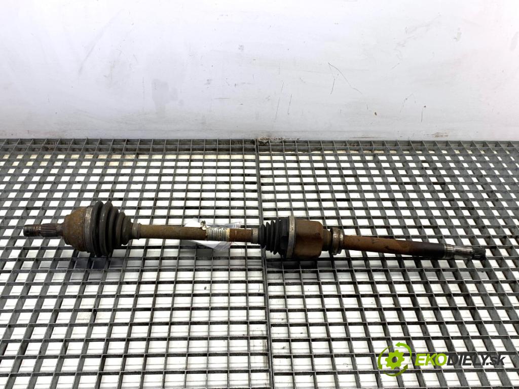 PEUGEOT 2008 I SUV 2016 96 kW 1.2 THP 130 / PureTech 130 1199 poloos pravý přední část 