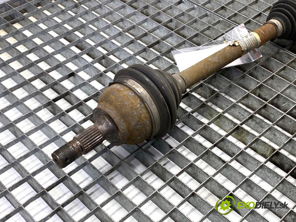 PEUGEOT 2008 I SUV 2016 96 kW 1.2 THP 130 / PureTech 130 1199 poloos pravý přední část