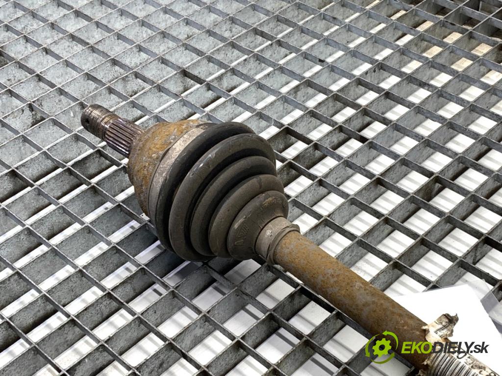 PEUGEOT 2008 I SUV 2016 96 kW 1.2 THP 130 / PureTech 130 1199 poloos pravý přední část