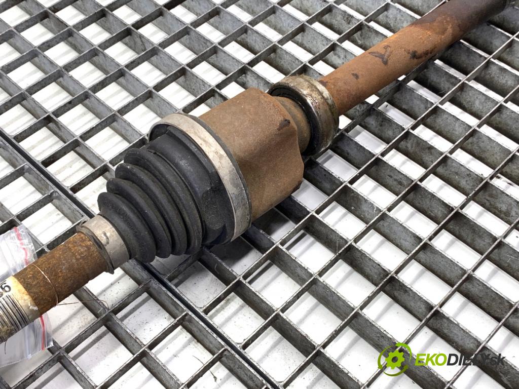 PEUGEOT 2008 I SUV 2016 96 kW 1.2 THP 130 / PureTech 130 1199 poloos pravý přední část