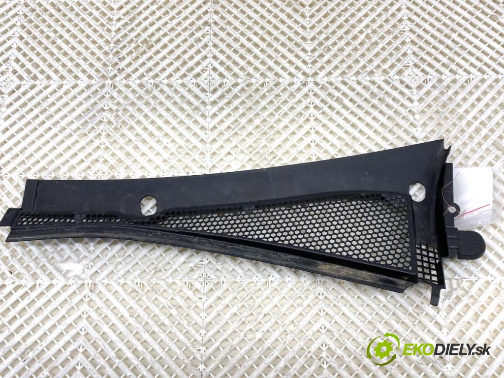 PEUGEOT 2008 I SUV 2016 96 kW 1.2 THP 130 / PureTech 130 1199 Torpédo, plast pod čelné okno ľave 9673302777