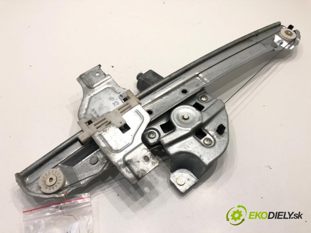 PEUGEOT 2008 I SUV 2016 96 kW 1.2 THP 130 / PureTech 130 1199 Mechanizmus okna pravy predný 9806081780