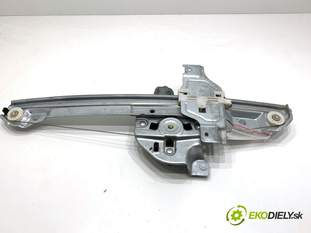 PEUGEOT 2008 I SUV 2016 96 kW 1.2 THP 130 / PureTech 130 1199 Mechanizmus okna ľavy predný 9806081880